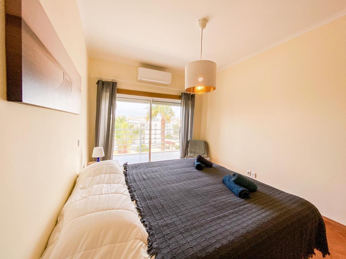 Sea View Apartment By Beach & Marina #1869 라고스 외부 사진