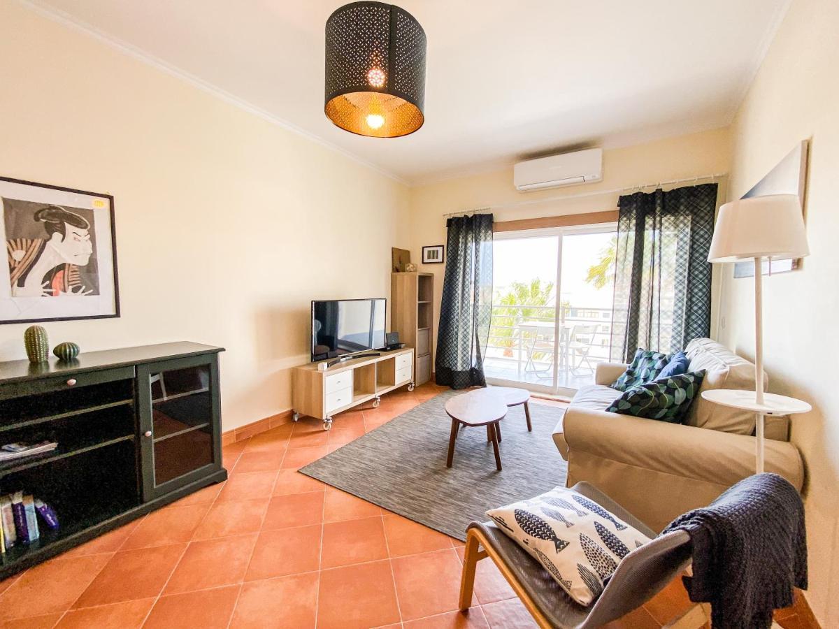 Sea View Apartment By Beach & Marina #1869 라고스 외부 사진